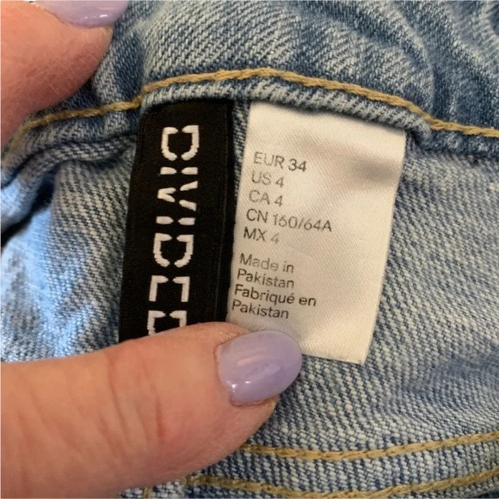 H&M Divided Womens Distressed Denim Shorts Light‎ Wash Blue High Rise Size 4 - Picture 3 of 6